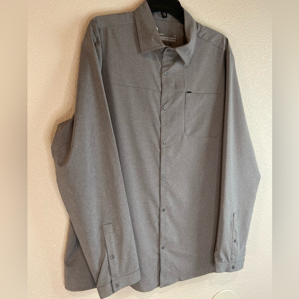 All In Motion~NWT~Men’s Recycled Polyester~Snap Closure~Quick Dry Shirt~Size XL